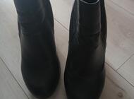 Grajewo ogłoszenia: Sprzedam tanio botki na obcasie w kolorze czarnym na stabilnym... - zdjęcie
