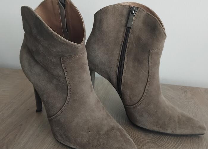 Grajewo ogłoszenia: Sprzedam botki damskie - dwie pary, stan bardzo dobry, bez...