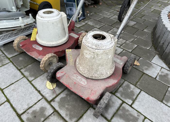 Grajewo ogłoszenia: 1 x sprawna kosiarka
1 x kosiarka na części 
Odbiór Grajewo