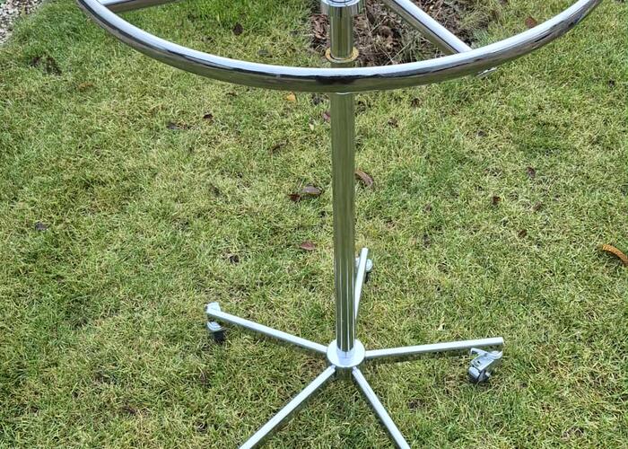 Grajewo ogłoszenia: Sprzedam stojaki sklepowe na ubrania. Stan bardzo dobry. Odbiór...