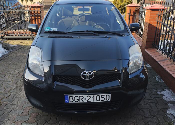 Grajewo ogłoszenia: Na sprzedaż Toyota Yaris z 2011 roku z ekonomicznym i niezawodnym...